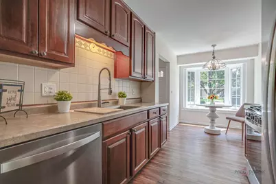 302 E Forest Knoll Drive, Palatine, IL 60074 - Photo 6