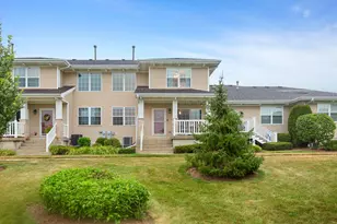 1212 Walnut Glen Dr, Crystal Lake, IL 60014 - Photo 2
