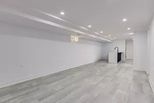 235 W 43rd St, Chicago, IL 60609 - Photo 14