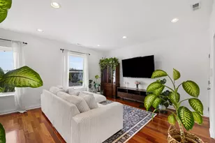 3435 W Berteau Ave, Chicago, IL 60618 - Photo 4