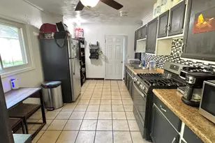 2013 Chestnut Ave, Sterling, IL 61081 - Photo 2