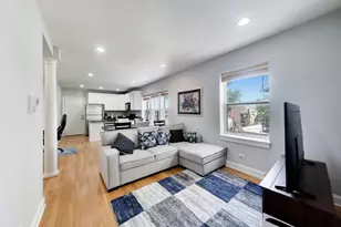 6815 N Lakewood Ave, Chicago, IL 60626 - Photo 10