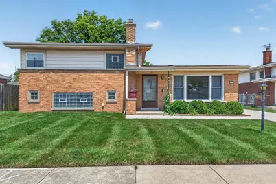 137 W Glengate Avenue, Chicago Heights, IL 60411 - Photo 1