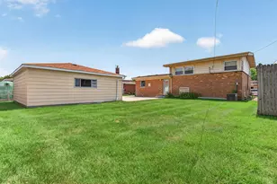137 W Glengate Ave, Chicago Heights, IL 60411 - Photo 24