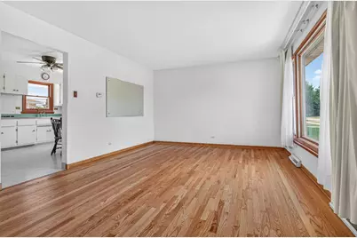 137 W Glengate Avenue, Chicago Heights, IL 60411 - Photo 4