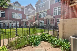 4930 S Cornell Ave, Chicago, IL 60615 - Photo 2