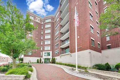 201 N Vail Avenue #307, Arlington Heights, IL 60004 - Photo 1