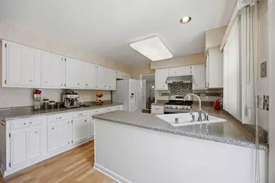 [Address not provided], Buffalo Grove, IL 60089 - Photo 12