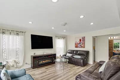1709 Liberty Court, Mount Prospect, IL 60056 - Photo 2