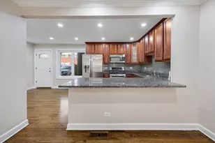 1715 W Thome Ave, Chicago, IL 60660 - Photo 4