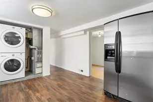 3323 N Hamlin Ave, Chicago, IL 60618 - Photo 26