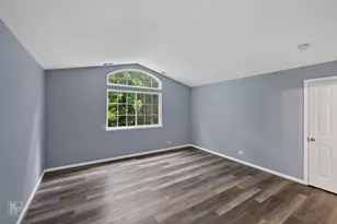 268 Southwicke Dr, Streamwood, IL 60107 - Photo 6
