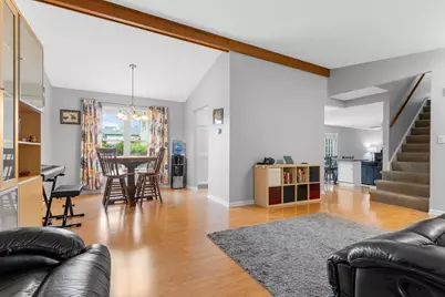 300 Oakbrook Court, Bartlett, IL 60103 - Photo 4