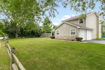 300 Oakbrook Court, Bartlett, IL 60103 - Photo 2