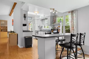 300 Oakbrook Ct, Bartlett, IL 60103 - Photo 8