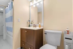 300 Oakbrook Ct, Bartlett, IL 60103 - Photo 16