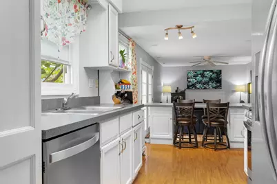 300 Oakbrook Court, Bartlett, IL 60103 - Photo 6
