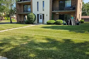 9817 Treetop Dr, Orland Park, IL 60462 - Photo 1