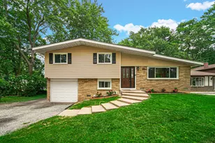 961 N Midlothian Rd, Mundelein, IL 60060 - Photo 1