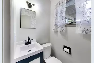 611 W Kimball Avenue, Woodstock, IL 60098 - Photo 10