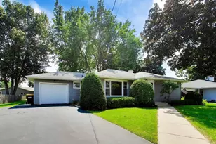 611 W Kimball Ave, Woodstock, IL 60098 - Photo 2
