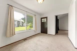 914 Kara Dr, Champaign, IL 61822 - Photo 12