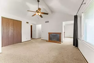 914 Kara Dr, Champaign, IL 61822 - Photo 8