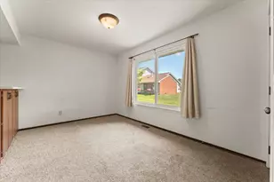 914 Kara Dr, Champaign, IL 61822 - Photo 10