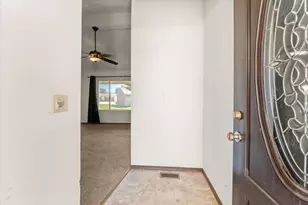 914 Kara Dr, Champaign, IL 61822 - Photo 4