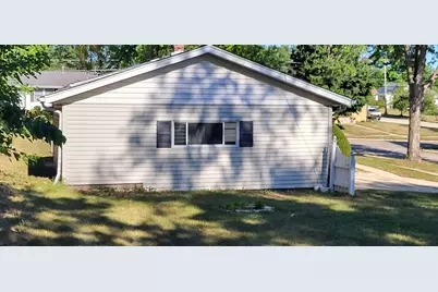 2816 Pleasant View Avenue, Rockford, IL 61108 - Photo 2