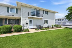 220 Sagamore Ct, Schaumburg, IL 60194 - Photo 1