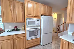 2034 Ivy Ridge Dr, Hoffman Estates, IL 60192 - Photo 8