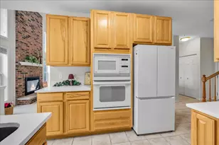 2034 Ivy Ridge Dr, Hoffman Estates, IL 60192 - Photo 10