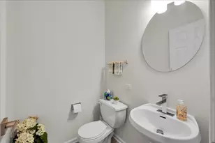 2034 Ivy Ridge Dr, Hoffman Estates, IL 60192 - Photo 16