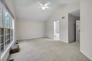 2034 Ivy Ridge Dr, Hoffman Estates, IL 60192 - Photo 20