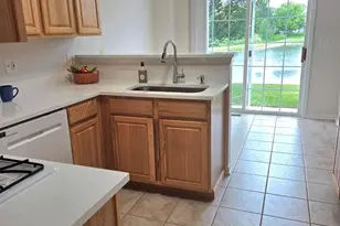 2034 Ivy Ridge Dr, Hoffman Estates, IL 60192 - Photo 10