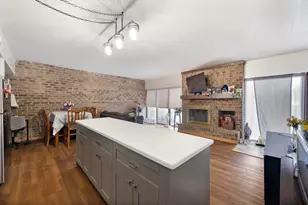 304 Kenneth Cir, Elgin, IL 60120 - Photo 8