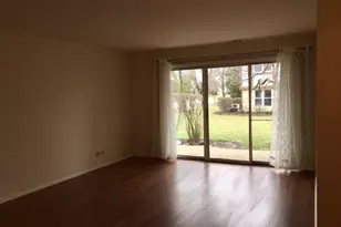 251 Coventry Cir, Vernon Hills, IL 60061 - Photo 8