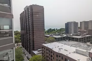 720 W Gordon Terrace, Chicago, IL 60613 - Photo 2