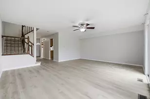 2020 Quaker Hollow Ln, Streamwood, IL 60107 - Photo 10