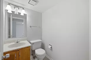 2020 Quaker Hollow Ln, Streamwood, IL 60107 - Photo 12