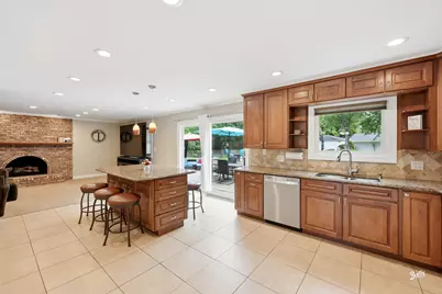 811 Spring Cove Drive, Schaumburg, IL 60193 - Photo 6