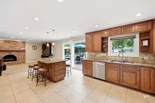 811 Spring Cove Dr, Schaumburg, IL 60193 - Photo 6