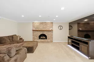 811 Spring Cove Dr, Schaumburg, IL 60193 - Photo 8