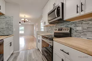 247 Sunset Ct, Vernon Hills, IL 60061 - Photo 14