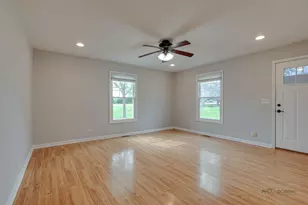 247 Sunset Ct, Vernon Hills, IL 60061 - Photo 8