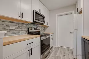 247 Sunset Ct, Vernon Hills, IL 60061 - Photo 12