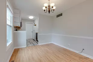 247 Sunset Ct, Vernon Hills, IL 60061 - Photo 10