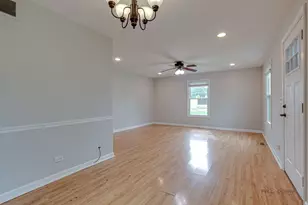 247 Sunset Ct, Vernon Hills, IL 60061 - Photo 6