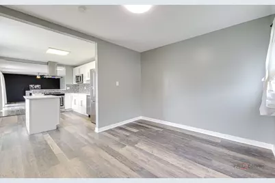5 Wildwood Road, Elk Grove Village, IL 60007 - Photo 12